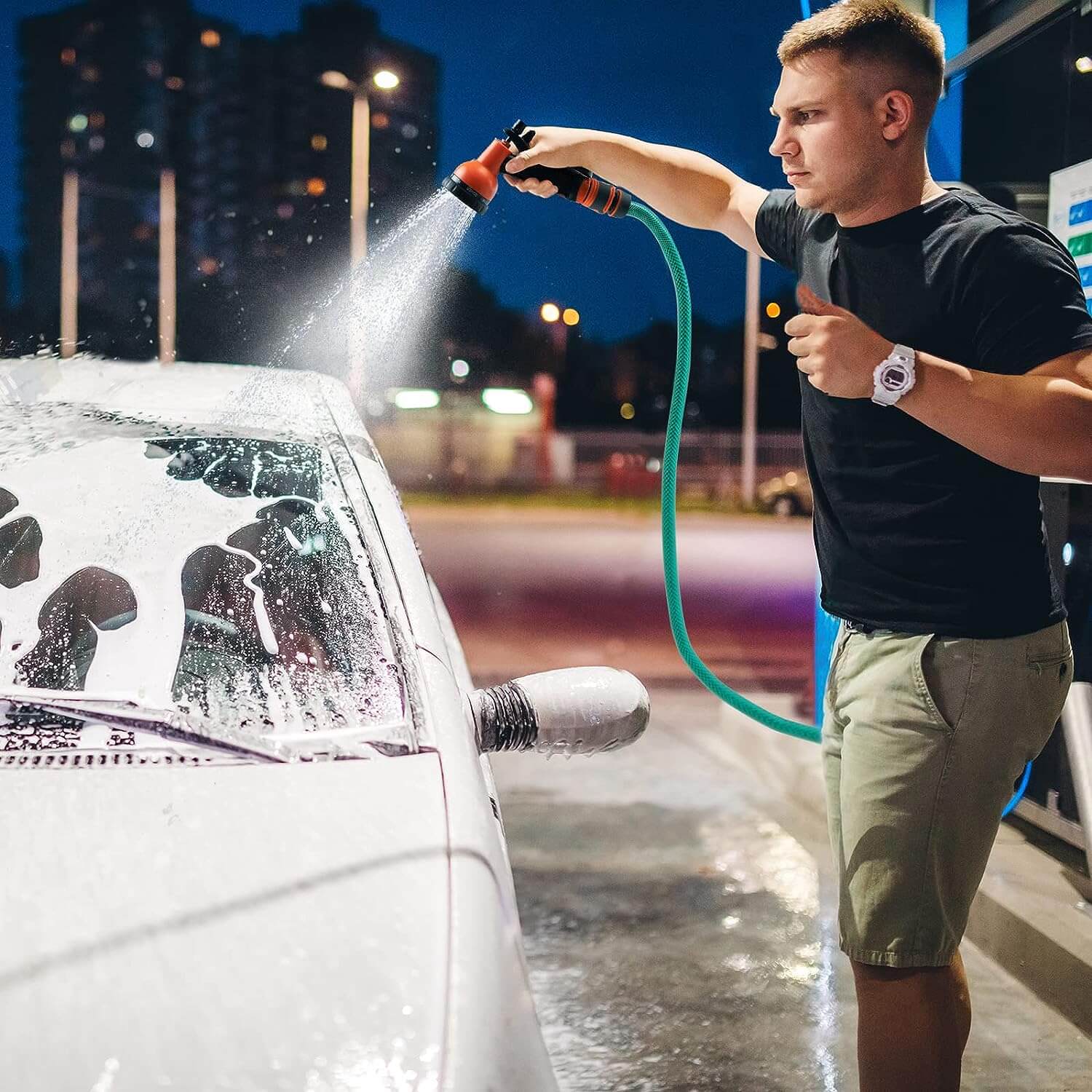 It is ideal for watering your lawn and garden, washing your car, bathing your pet, cleaning doors and windows, etc.