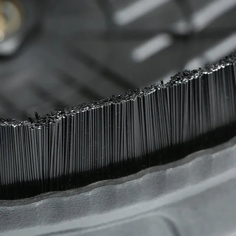 防溅裙边让您在清洁时保持干爽,通过将喷嘴保持在距离表面的固定高度来消除条纹,控制过度喷涂以保护墙壁和花坛。